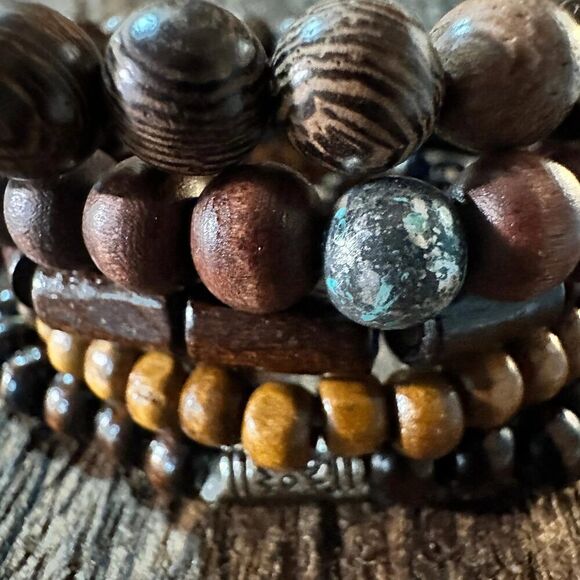 Bohemian Hippie Bracelet Set: Chic Wooden Beads & Coconut‎ Shell | 5-Piece Gift - Picture 3 of 10
